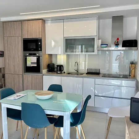 Hyper Centre, 80m, Parking Available, Air Conditioning Apartman