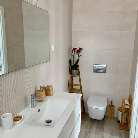 Hyper Centre, 80m, Parking Available, Air Conditioning Apartman